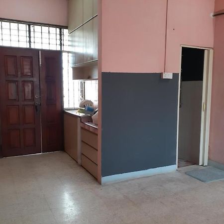פראי Homestay Idaman Tun Hussein - Harga Untuk 1 Rumah ,1 Bilik ,1 Bilik Air 4 Single Bed - Not Sharing מראה חיצוני תמונה