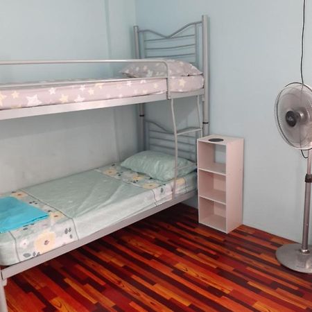 פראי Homestay Idaman Tun Hussein - Harga Untuk 1 Rumah ,1 Bilik ,1 Bilik Air 4 Single Bed - Not Sharing מראה חיצוני תמונה