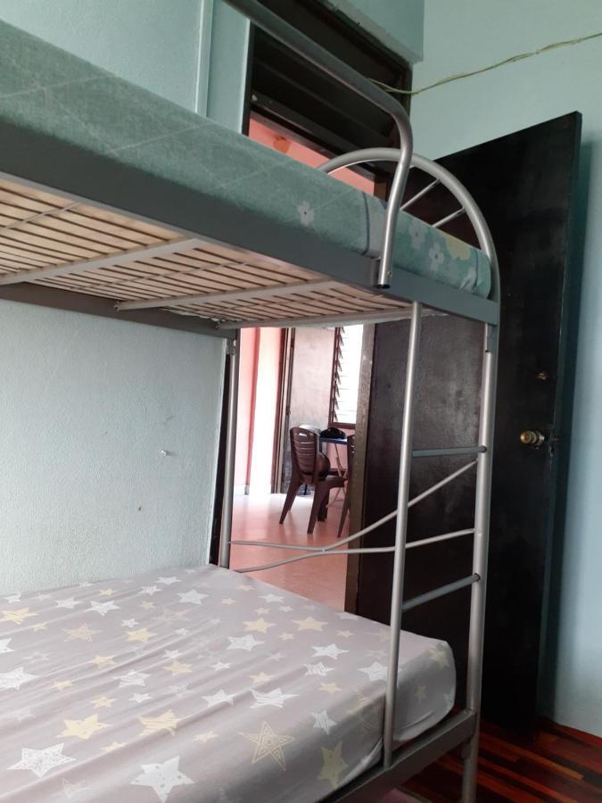 פראי Homestay Idaman Tun Hussein - Harga Untuk 1 Rumah ,1 Bilik ,1 Bilik Air 4 Single Bed - Not Sharing מראה חיצוני תמונה