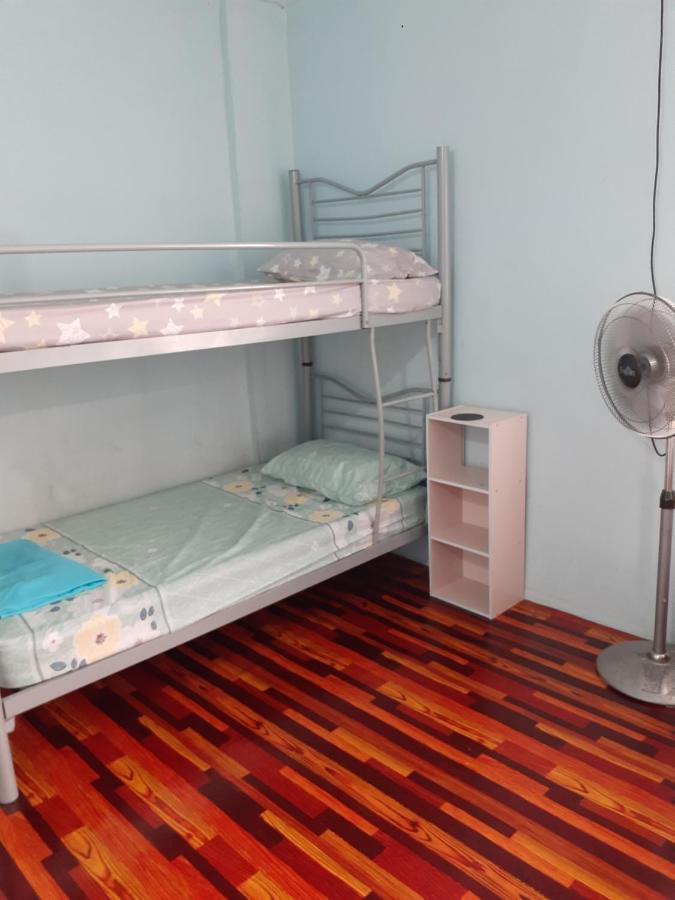פראי Homestay Idaman Tun Hussein - Harga Untuk 1 Rumah ,1 Bilik ,1 Bilik Air 4 Single Bed - Not Sharing מראה חיצוני תמונה