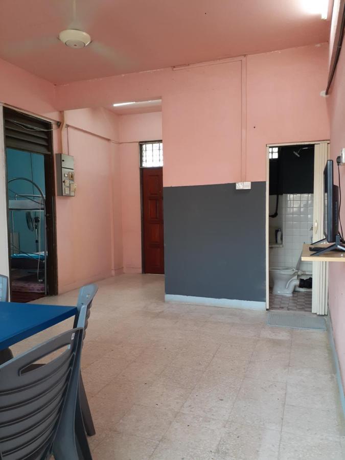 פראי Homestay Idaman Tun Hussein - Harga Untuk 1 Rumah ,1 Bilik ,1 Bilik Air 4 Single Bed - Not Sharing מראה חיצוני תמונה