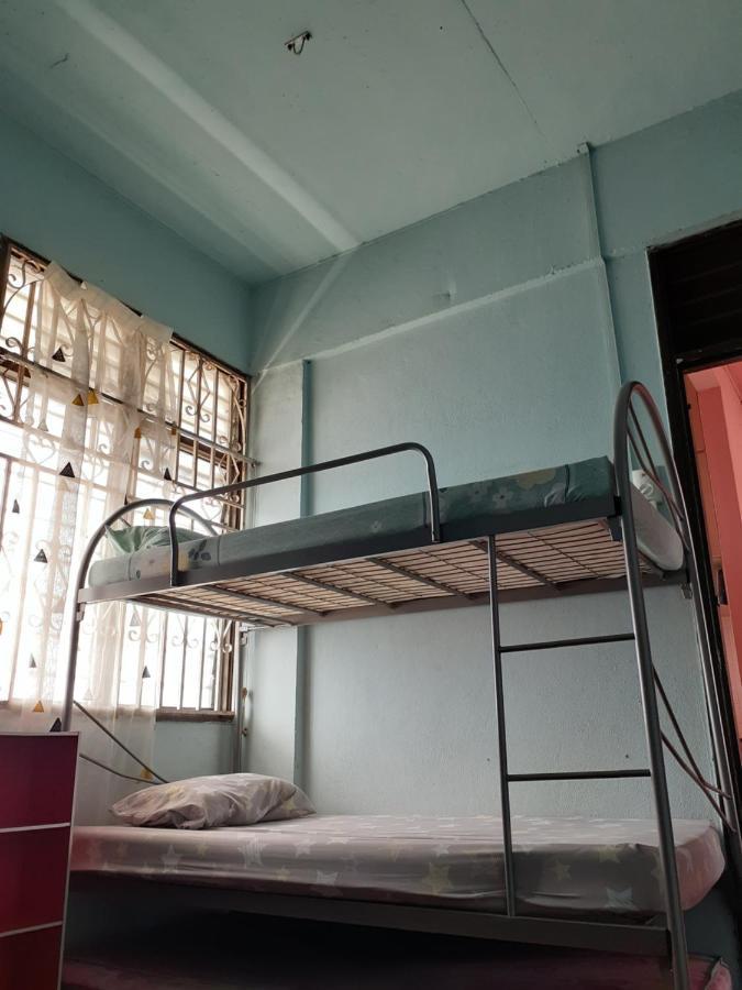 פראי Homestay Idaman Tun Hussein - Harga Untuk 1 Rumah ,1 Bilik ,1 Bilik Air 4 Single Bed - Not Sharing מראה חיצוני תמונה