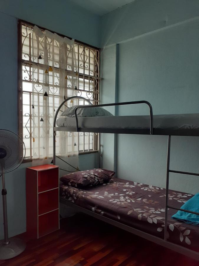 פראי Homestay Idaman Tun Hussein - Harga Untuk 1 Rumah ,1 Bilik ,1 Bilik Air 4 Single Bed - Not Sharing מראה חיצוני תמונה