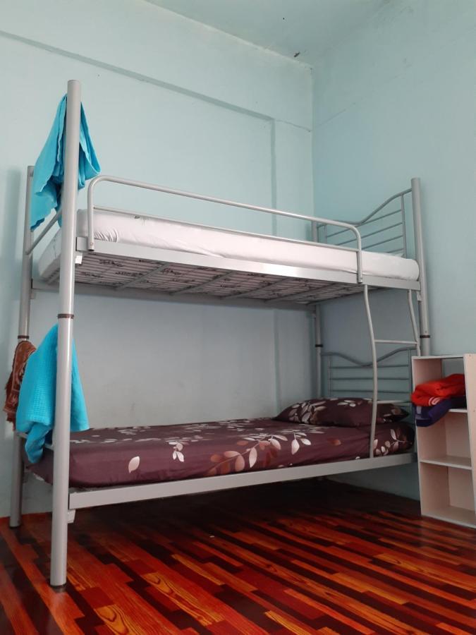 פראי Homestay Idaman Tun Hussein - Harga Untuk 1 Rumah ,1 Bilik ,1 Bilik Air 4 Single Bed - Not Sharing מראה חיצוני תמונה