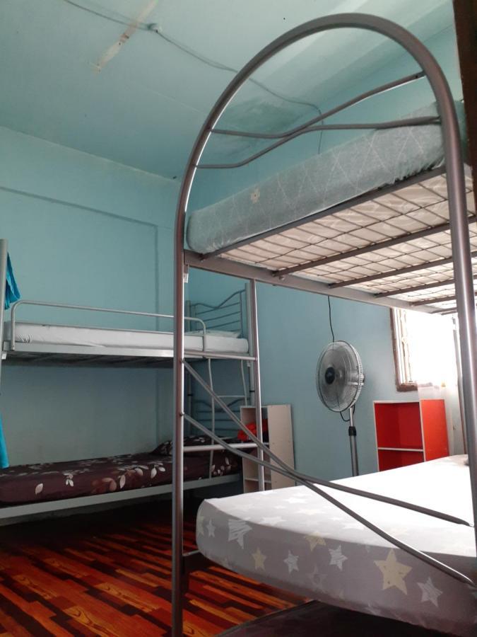 פראי Homestay Idaman Tun Hussein - Harga Untuk 1 Rumah ,1 Bilik ,1 Bilik Air 4 Single Bed - Not Sharing מראה חיצוני תמונה