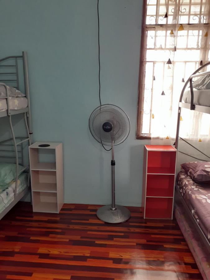 פראי Homestay Idaman Tun Hussein - Harga Untuk 1 Rumah ,1 Bilik ,1 Bilik Air 4 Single Bed - Not Sharing מראה חיצוני תמונה