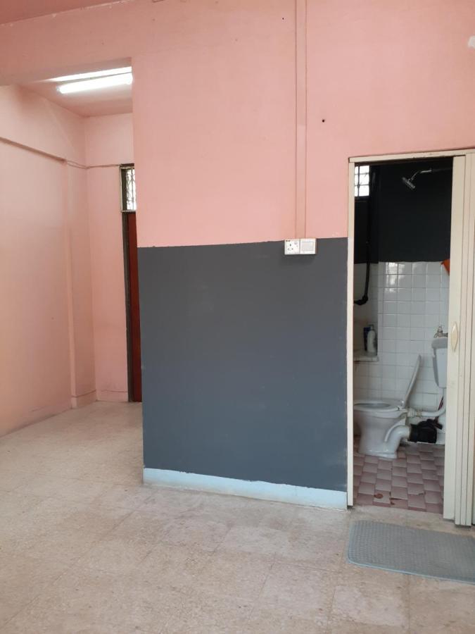 פראי Homestay Idaman Tun Hussein - Harga Untuk 1 Rumah ,1 Bilik ,1 Bilik Air 4 Single Bed - Not Sharing מראה חיצוני תמונה