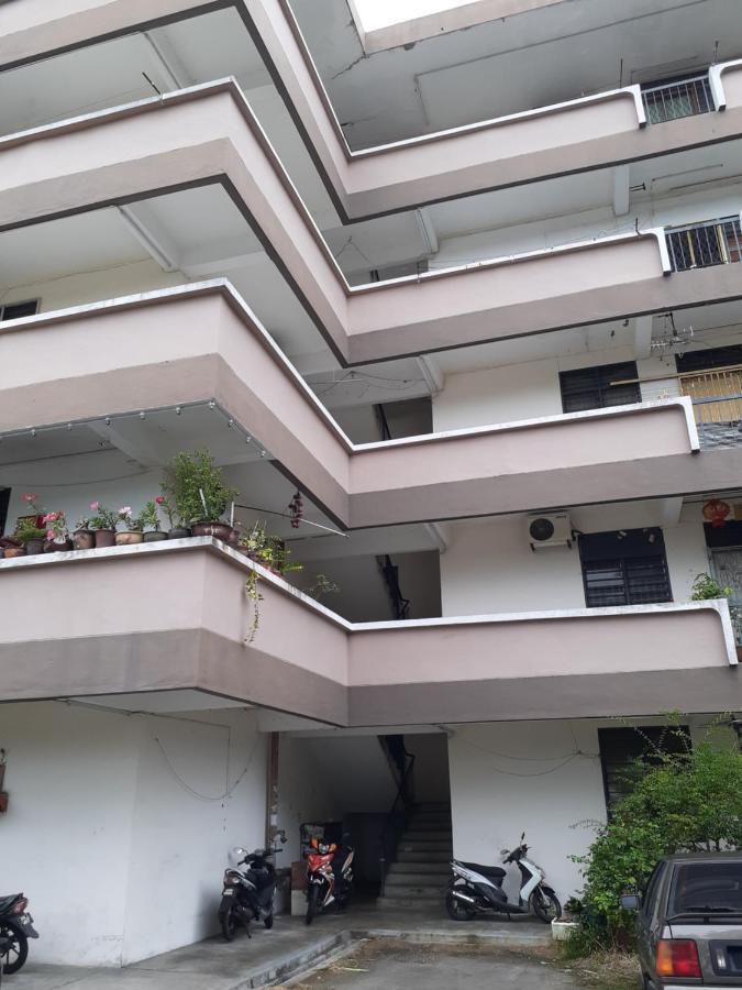 פראי Homestay Idaman Tun Hussein - Harga Untuk 1 Rumah ,1 Bilik ,1 Bilik Air 4 Single Bed - Not Sharing מראה חיצוני תמונה